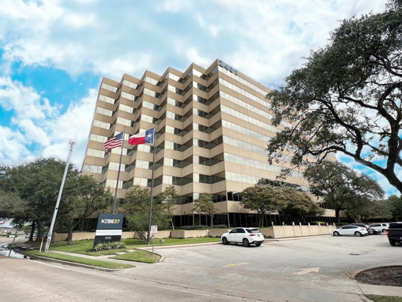 property with office space for rent at 2401 Fountain View Dr, Houston, TX 77057, USA
