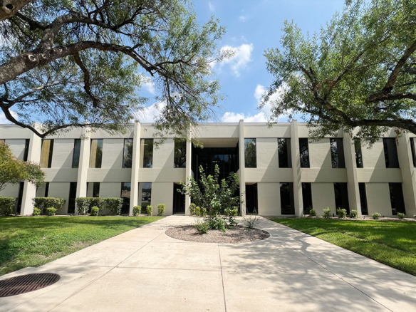 property with office space for rent at 4100 E Piedras Dr, San Antonio, TX 78228, USA