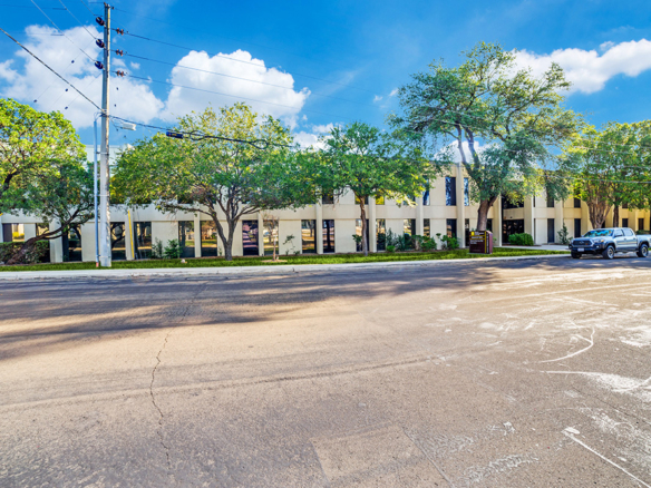 property with office space for rent at 4243 E Piedras Dr, San Antonio, TX 78228, USA