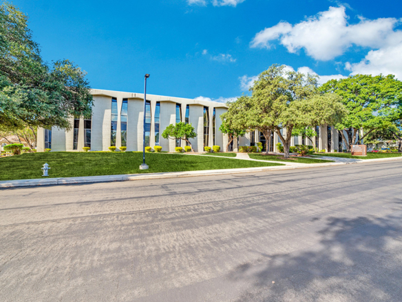 property with office space for rent at 4242 E Piedras Dr, San Antonio, TX 78228, USA