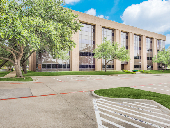 property with office space for rent at 4001 McEwen, Dallas, TX 75244, USA