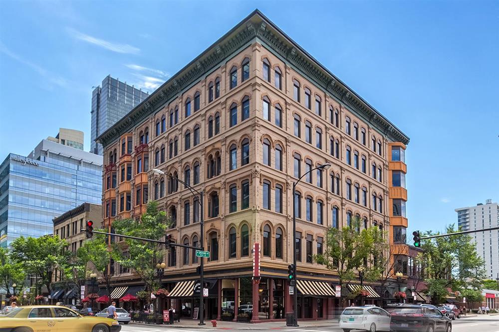 property with office space for rent at 101 W Grand Ave., Chicago, IL 60654, USA