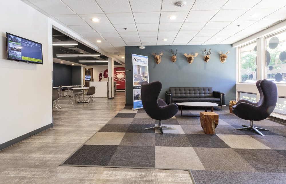 property with office space for rent at 2100 Manchester, Wheaton, IL 60187, USA