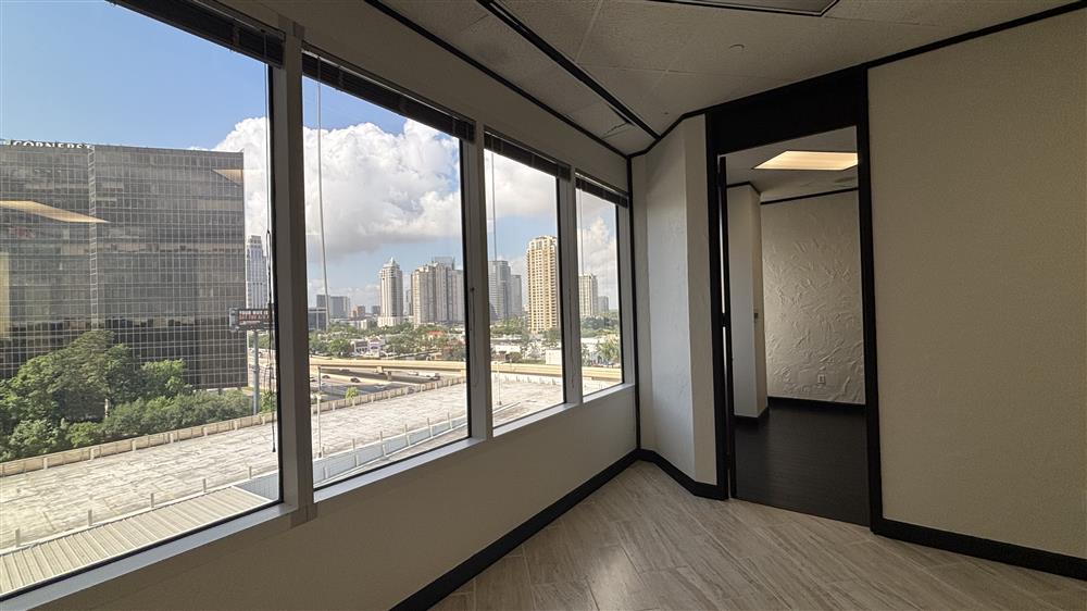 property with office space for rent at 1001 West Loop South, Houston, TX 77027, USA