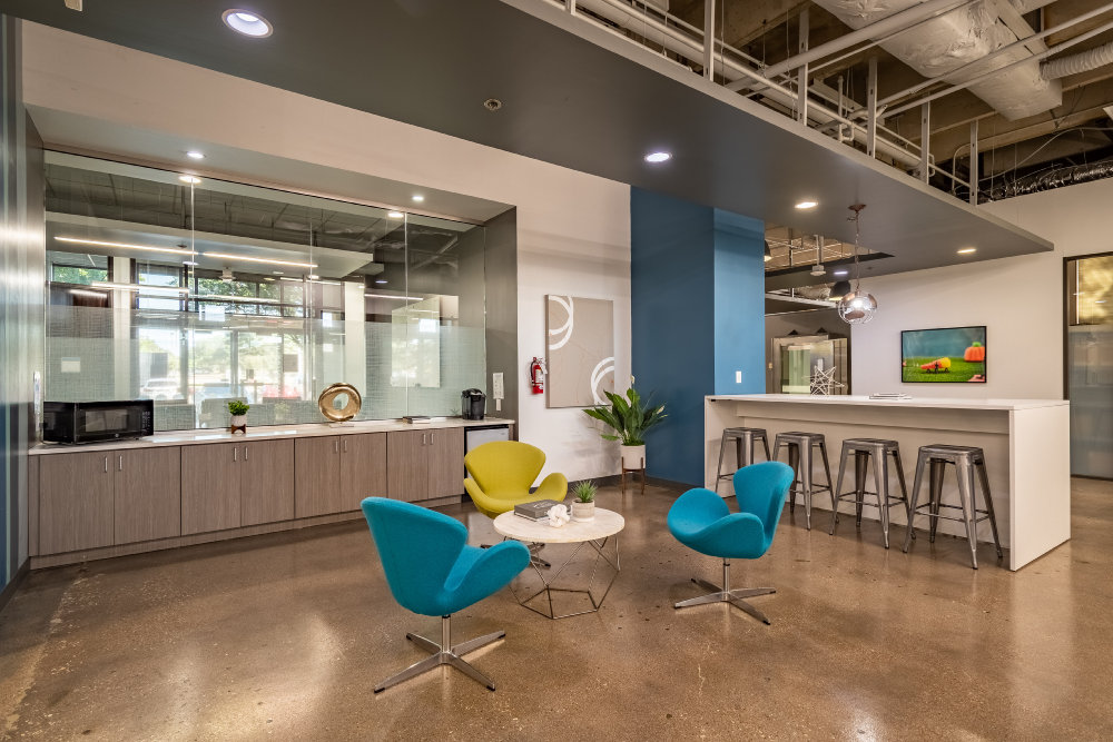 property with office space for rent at 4100 Spring Valley Rd, Dallas, TX 75244, USA