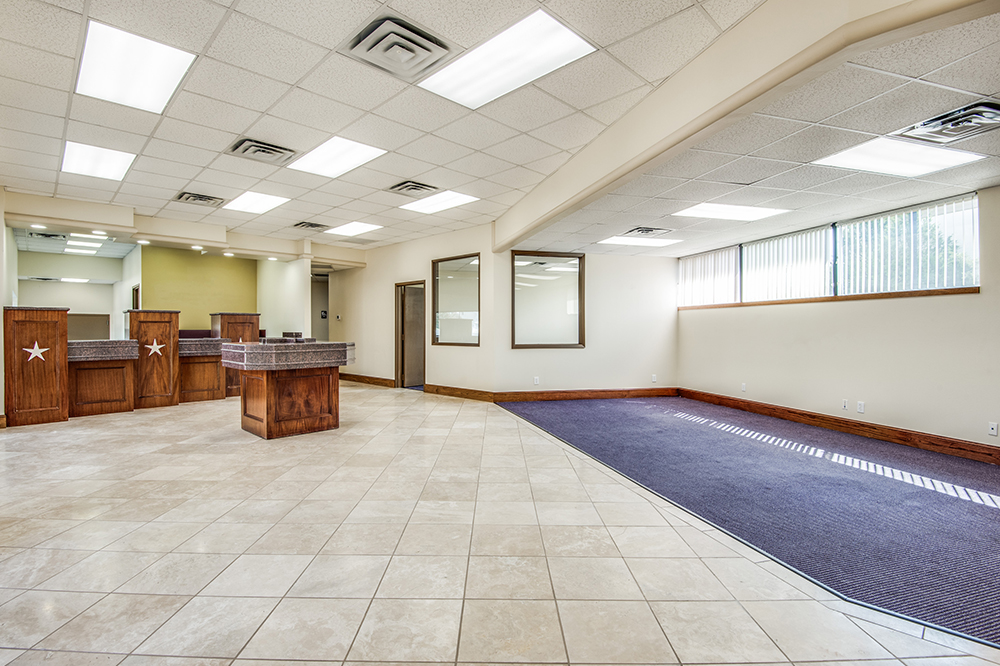 property with office space for rent at 13333 Midway, Dallas, TX 75244, USA
